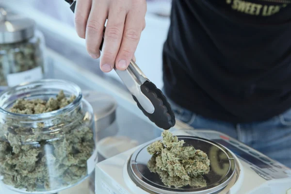 New Hampshire Lawmakers Approve Bill To Let Medical Marijuana Dispensaries Convert To For-Profit Businesses